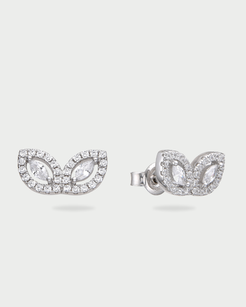 Boucles d’oreilles puces « Demi Fleur de Vie » en argent 925 rhodié, motif floral minimaliste sublimé par deux pierres taille marquise et un pavage de zirconiums taille ronde, finition polie brillante.