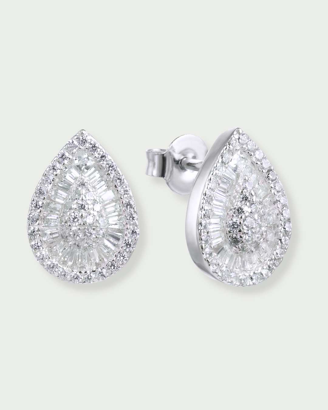 Puces d’oreilles poire argent 925 rhodié pavées zirconium baguettes.