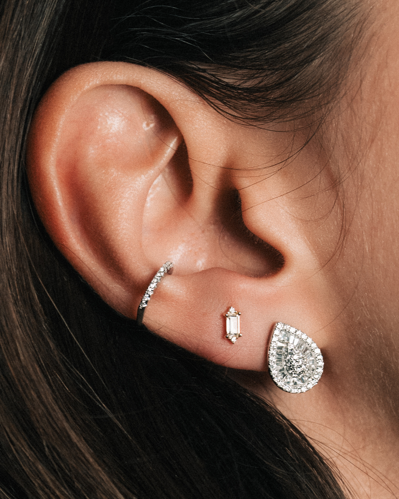 Puces d’oreilles poire argent 925 doré à l’or 18 carats rose pavées zirconium baguettes.