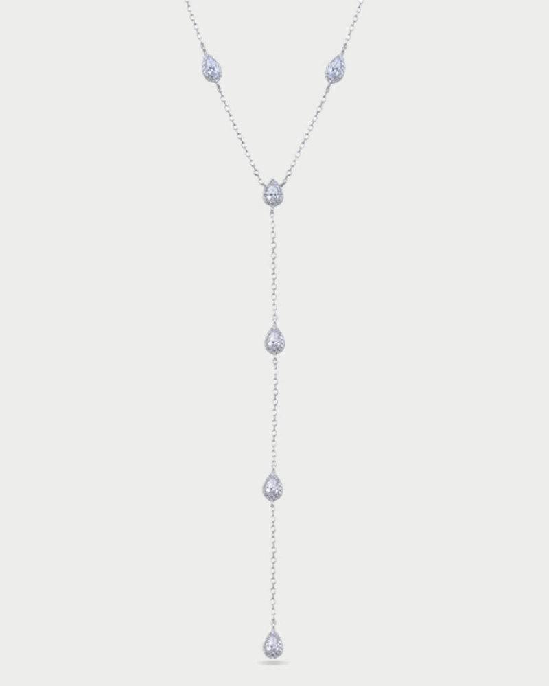 Collier « Sautoir Infini Poire – BLANC » en argent 925 rhodié, chaîne fine ajustable (38‑43 cm) prolongée d’une chute verticale d’environ 12 cm, orné de zirconiums blancs taille poire sertis façon halo, finition polie brillante