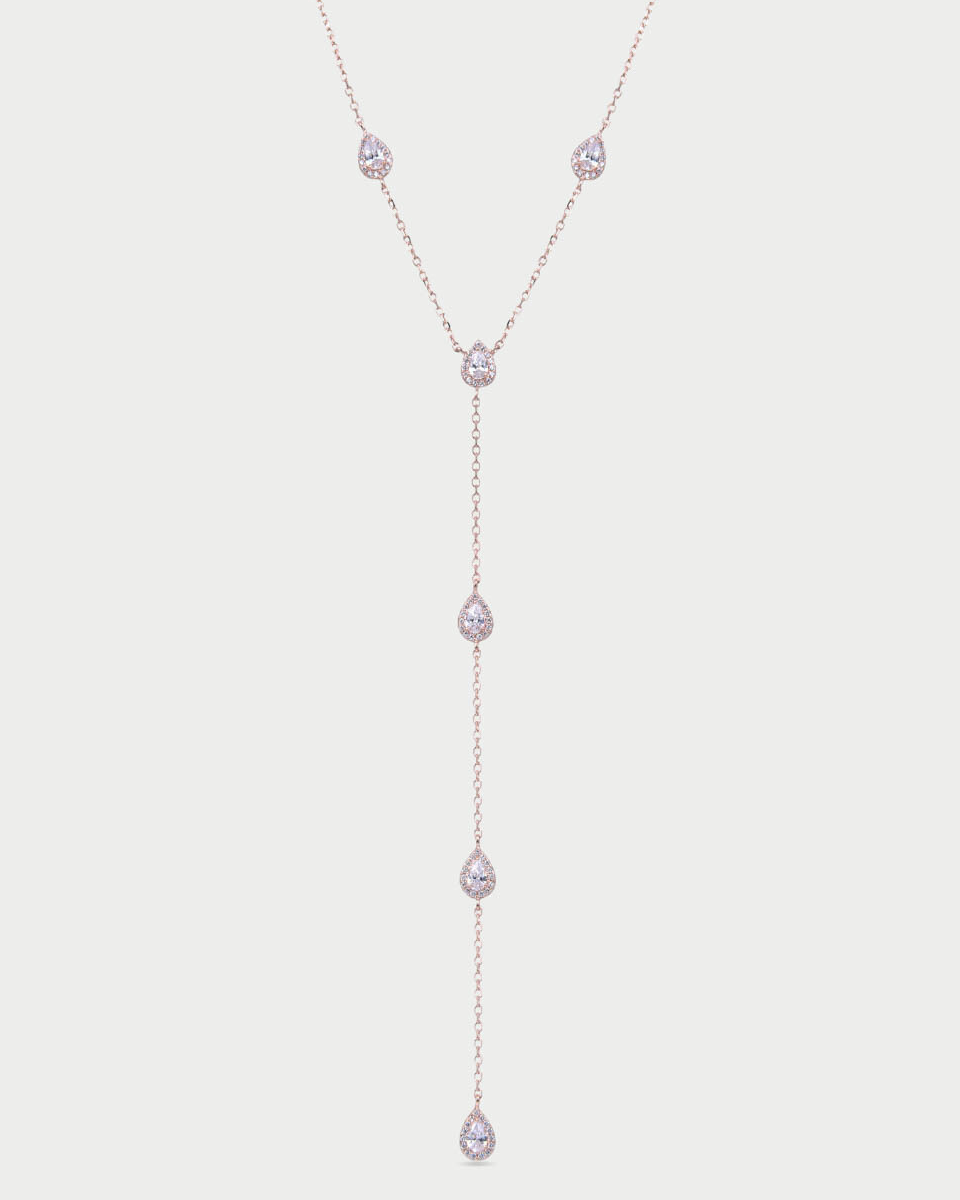 Collier « Sautoir Infini Poire » en argent 925 doré à l’or rose 18 carats, chaine ajustable 38‑43 cm avec chute verticale d’environ 12 cm, orné de zirconiums blancs taille poire sertis façon halo.