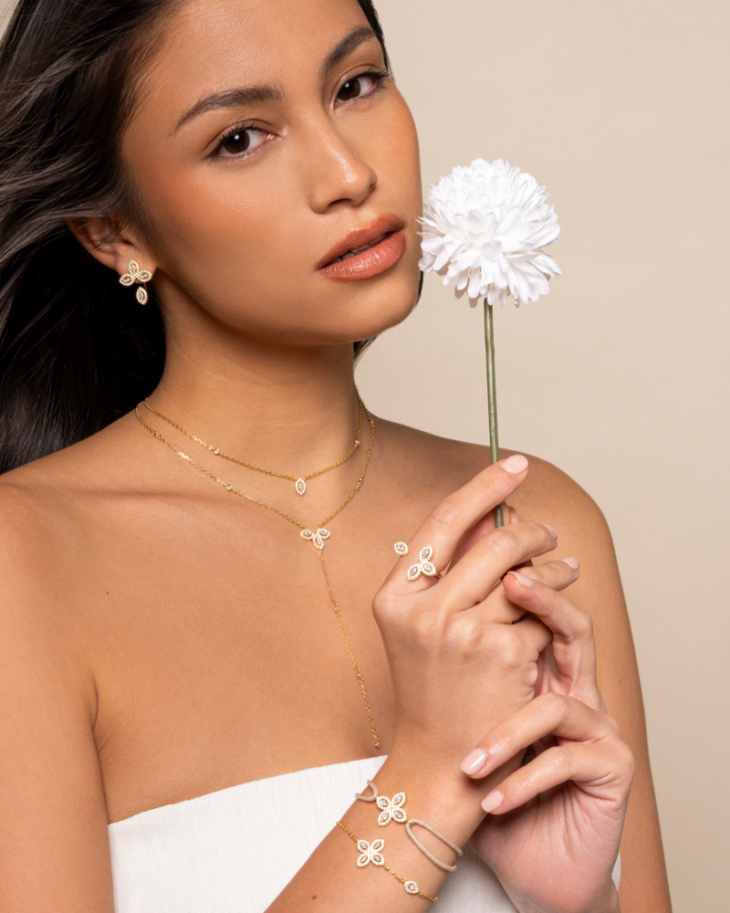 Sautoir double rang en argent 925 rhodié avec pendentifs Fleur de Vie pavés de zirconium blanc, collier long élégant et lumineux pour femme.