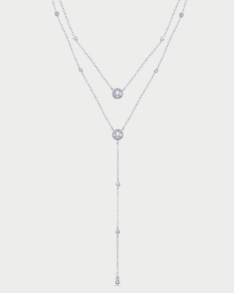 Sautoir Double Infini Rond – Blanc en argent 925 rhodié, double chaîne fine ornée de pendentifs ronds délicatement sertis, finition polie brillante résistante à l’oxydation, éclat pur et élégant.
