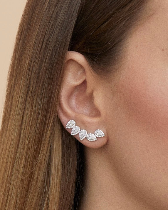 Boucles d’oreilles Cinq Poires Gala doré GENA Jewelry en argent 925 doré, ornées de cinq zircons taille poire entourés d’un pavage lumineux.