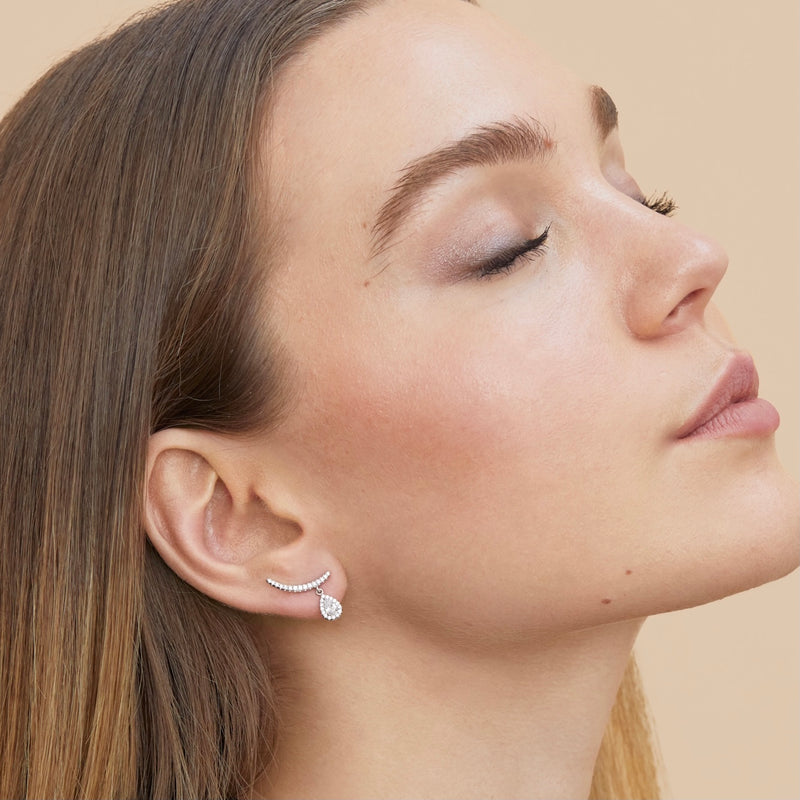 Boucles d’oreilles Strong Gala – Rose en argent 925 doré à l’or rose 18 carats, design structuré délicatement serti, finition lumineuse résistante à l’oxydation, fermoir sécurisé, éclat doux et élégant.
