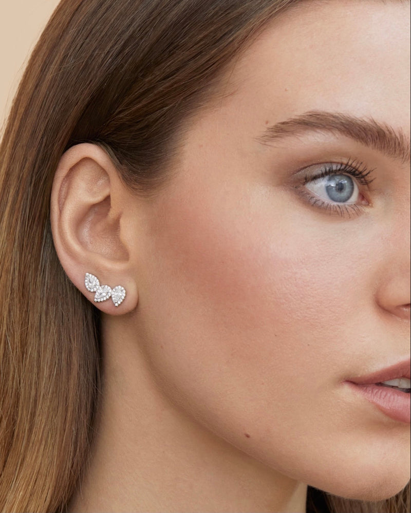 Boucles d’oreilles « Trois Poires Gala » en argent 925 rhodié, trois pierres en forme de poire en zirconium, finition polie brillante, conçues pour un éclat subtil au quotidien