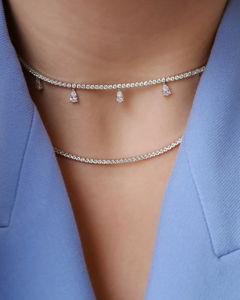 Collier Tennis Intemporel – Blanc en argent 925 rhodié, ligne de pierres finement serties, finition polie brillante résistante à l’oxydation, fermoir sécurisé, éclat pur et intemporel.
