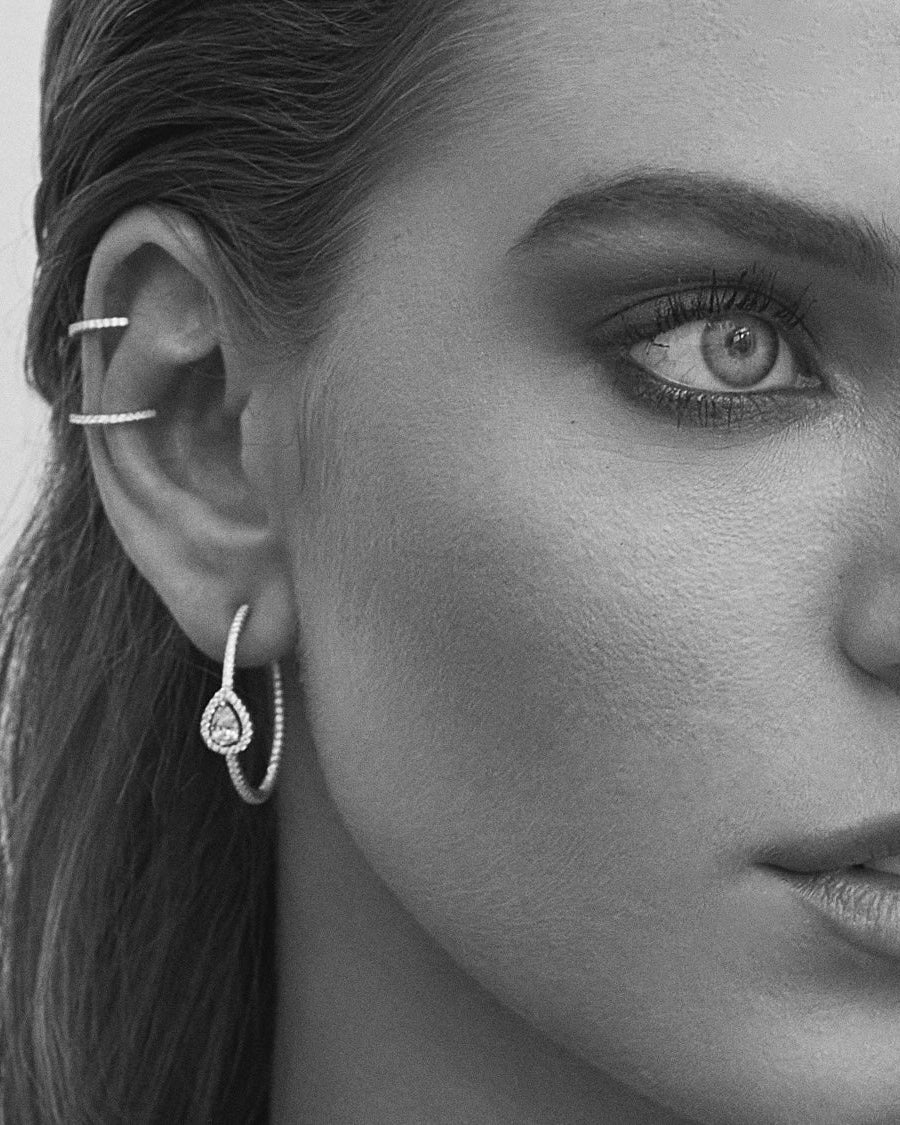 Boucles d’oreilles « Créoles Gala » en argent 925 doré à l’or rose 18 carats, créoles stylisées ornées d’un pavage délicat de zirconiums, finition polie brillante.