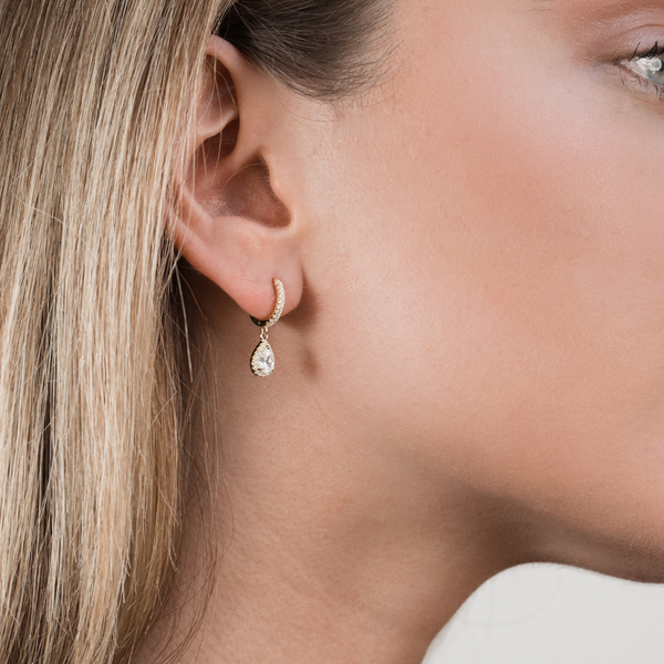 Sweet Pear dangling mini clasp earrings - GOLDEN