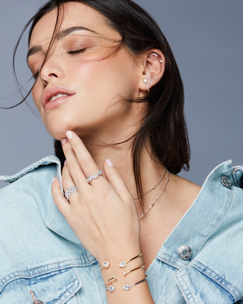 Jonc Pur Intemporel – Rose en argent 925 doré à l’or rose 18 carats, ligne lisse et épurée sans serti, finition lumineuse résistante à l’oxydation, silhouette minimaliste à porter seule ou en accumulation.
