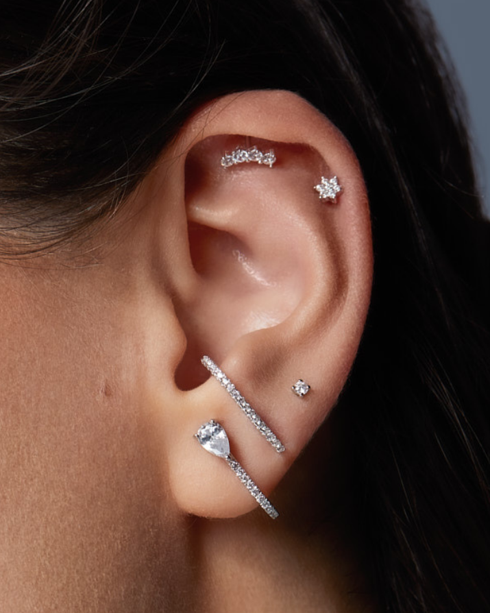 Piercing Simple Intemporel – Doré en argent 925 doré à l’or 18 carats, pierre unique finement sertie, finition lumineuse résistante à l’oxydation, fermoir sécurisé, éclat solaire et minimaliste, idéal seul ou en accumulation.
